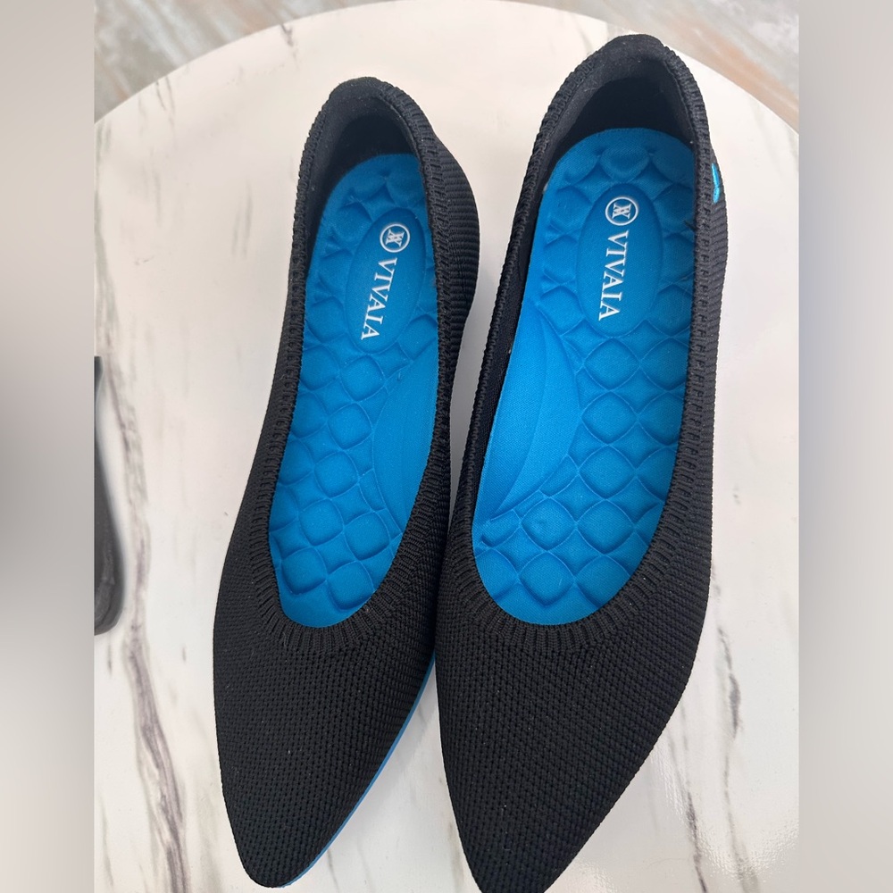 Black Pointed Knit Flats with Blue Cushion Insole
